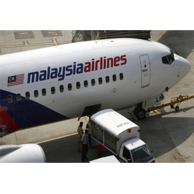 Australia says missing Malaysia Airlines jet not where pings heard